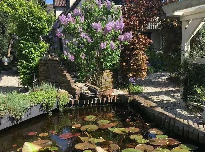 Cosy & Natural Cottage With Fireplace And Garden Casa de Férias Heinenoord